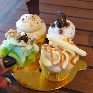 Meet your Posher, April