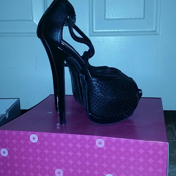 Black 6inch heel shoes