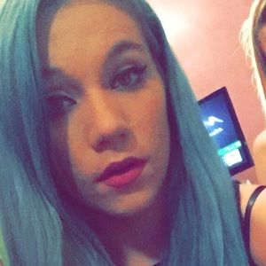 Meet your Posher, Antoinette