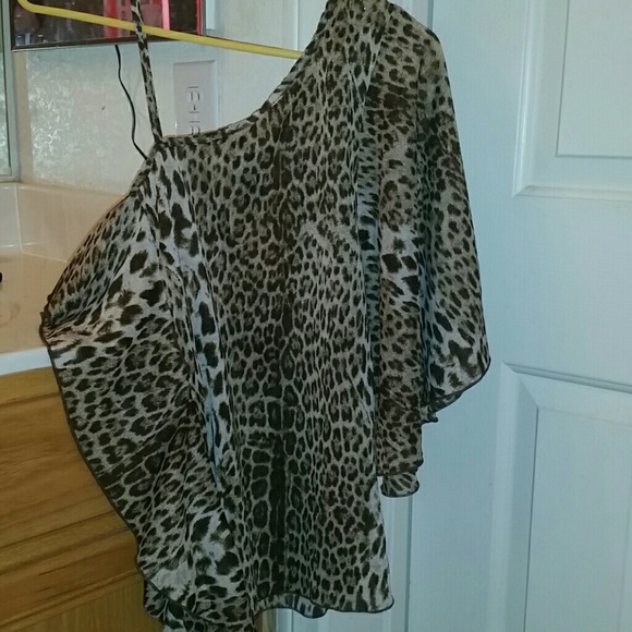 Cute leopard print top