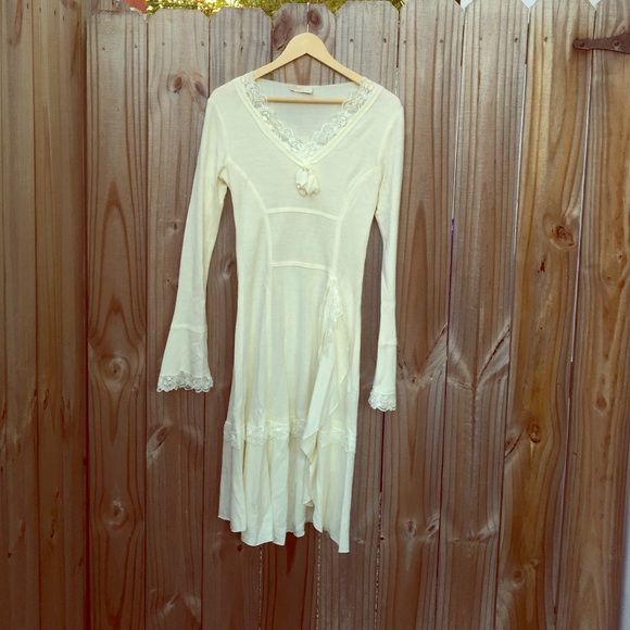Beautiful dress. Worn once. Cream. Size Large