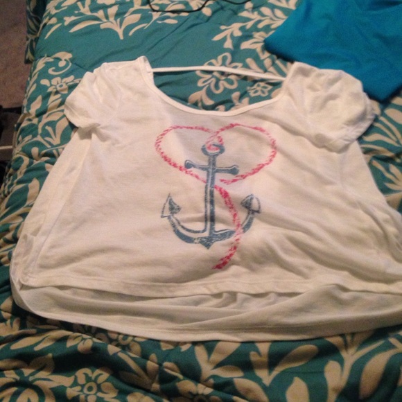 Heart and anchor flowy tee
