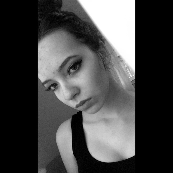 Meet your Posher, Stacie - Picture 2 of 2