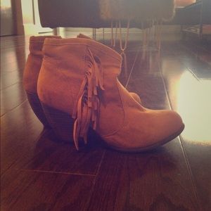 Western fringe detailed booties size 6