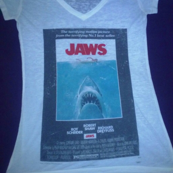 Jaws v neck T-shirt