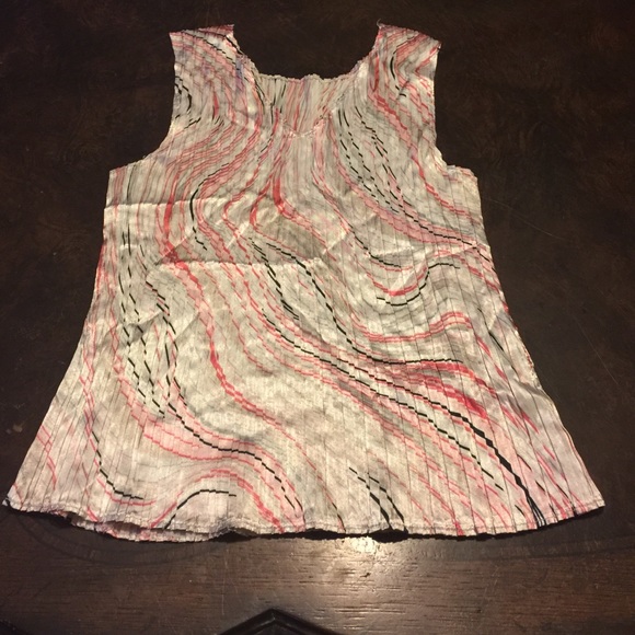Top - Picture 2 of 2