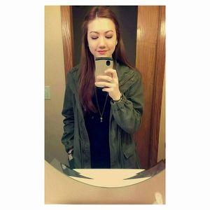 Meet your Posher, Kayla