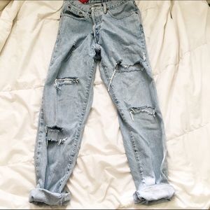 DISTRESSED BF JEANS