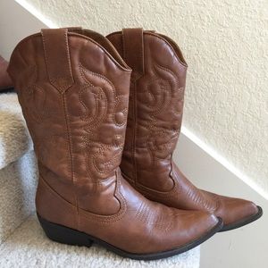 Brown cowgirl boots