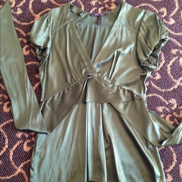 Beautiful dark green BCBG blouse/top!