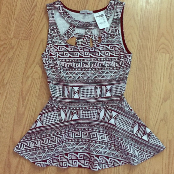 Pulpum shirt flurs out like skirt