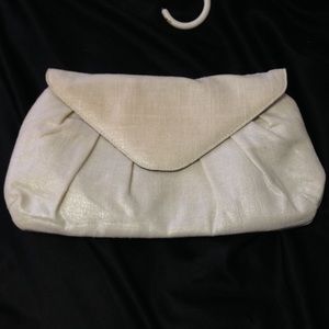 Shinny cream clutch
