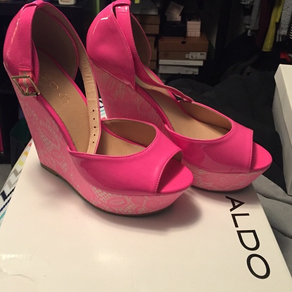 Pink leather , pink & white lace wedges