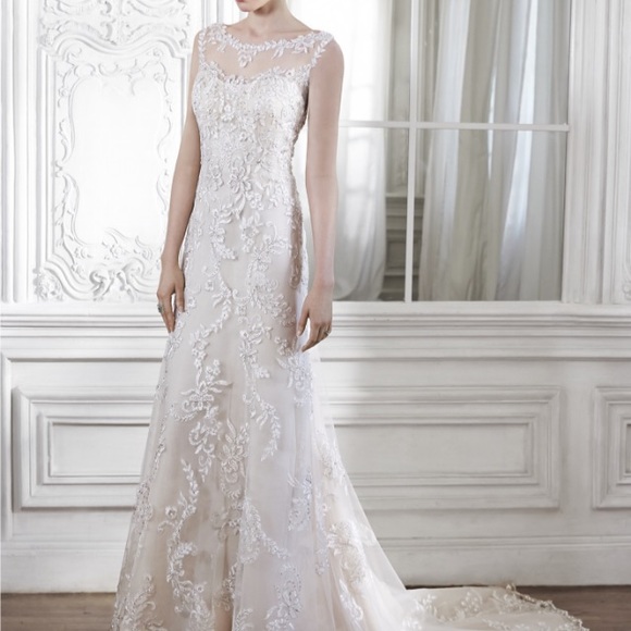 Maggie wedding dress size 14. Street size 10-12
