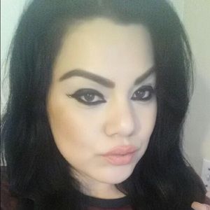 Meet your Posher, Dania