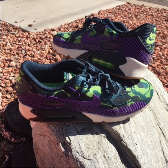 Nike Shoes - RARE Nike Air Max 90