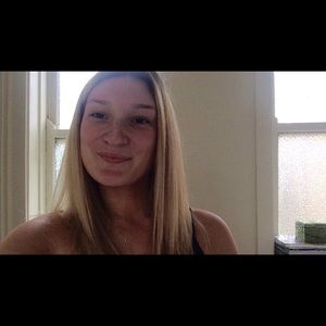 Meet your Posher, Caitlin