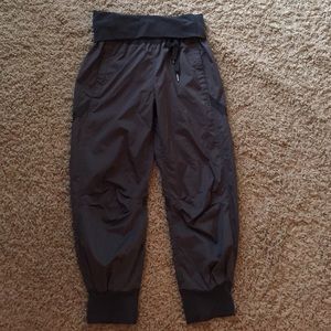 Rare Lululemon track pant sz 2 Rare Lululemon track pant sz 2