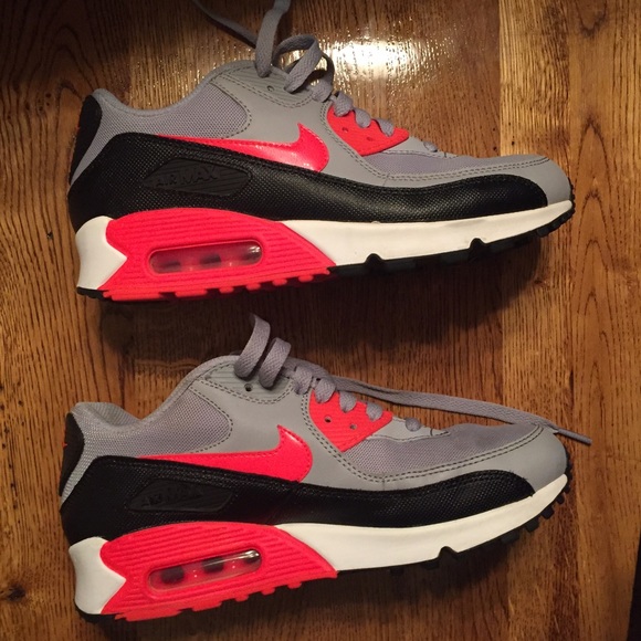 Nike Shoes - Current Air Max- Price Firm