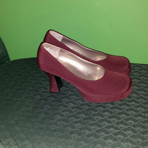 Shoes - Picture 2 of 3