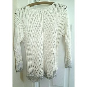 🚫 SOLD 🚫 Beautiful Cable Knit Sweater 😍