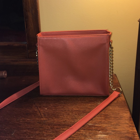 Kenneth Cole Reaction Bag - Picture 2 of 3