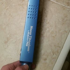 Nano titanium flatiron