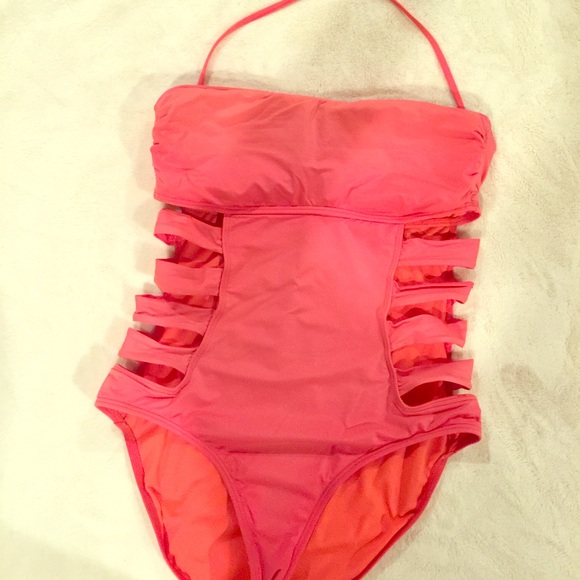 Kenneth Cole Cutout one piece swim suit