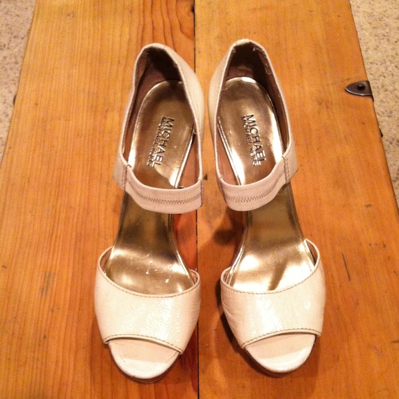 Size 8 1/2 Michael Kors 4 inch heels.