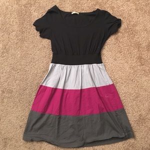 Black/magenta/grey short sleeve dress