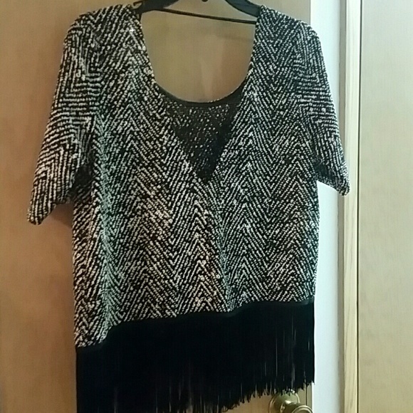 Adorable top - Picture 2 of 2