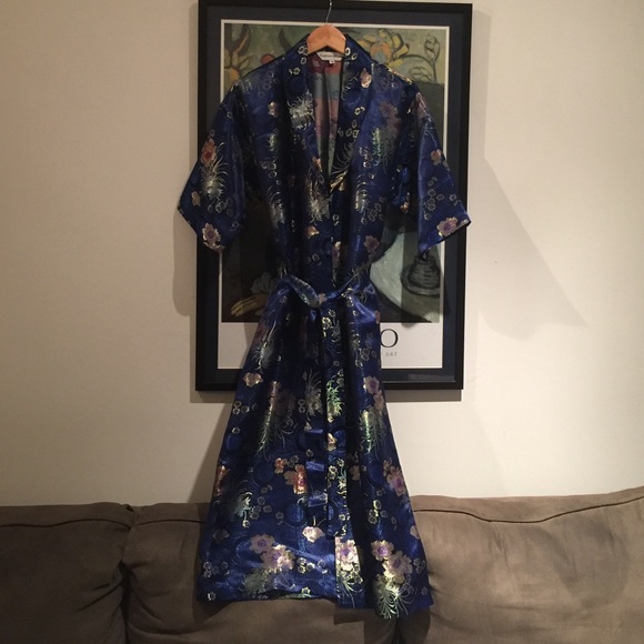 Japanese or Chinese ?😁 kimono.