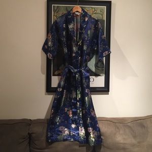 Japanese or Chinese ?😁 kimono.