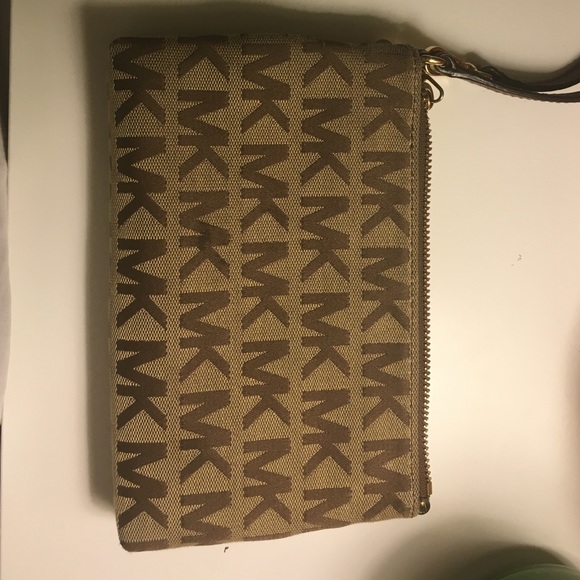 Michael Kors Wristlet - Picture 2 of 4