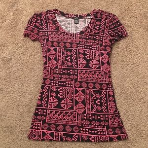 Short sleeve hot pink/black pattern t-shirt
