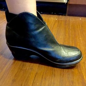 Jambu Esmeralda booties
