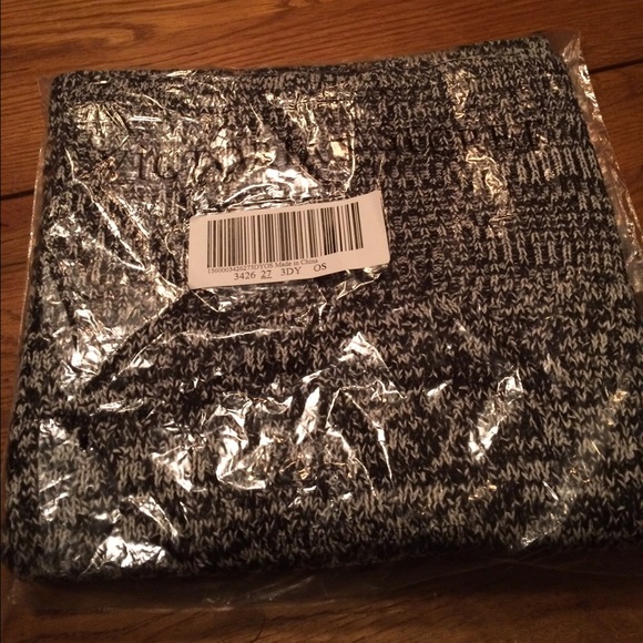 ❣SOLD!❣Victoria's Secret Scarf - Picture 2 of 2