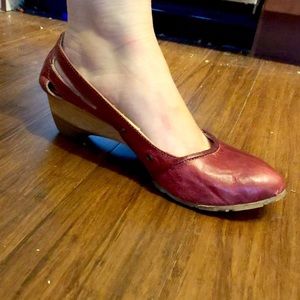 El Naturalista Papua kitten heels