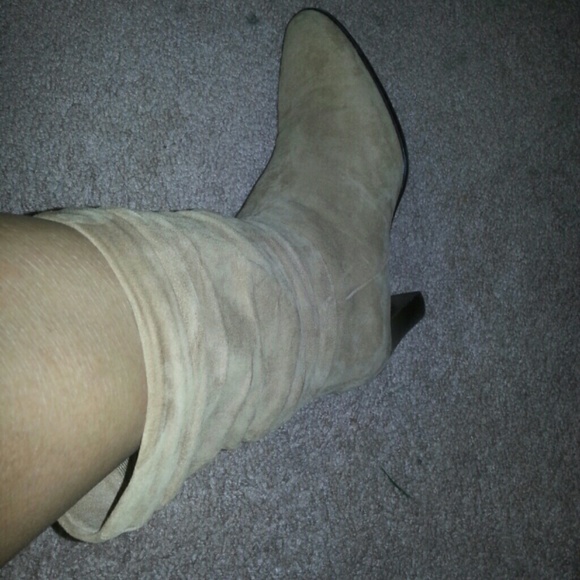 BOOTS - Picture 2 of 3