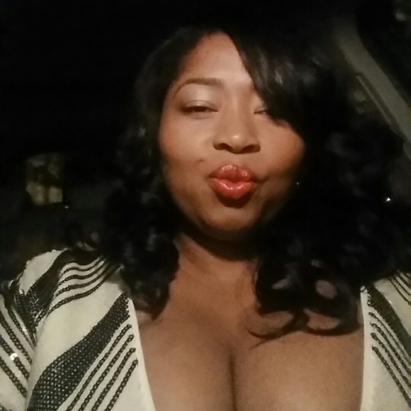 Meet your Posher, Latoya - Picture 1 of 1