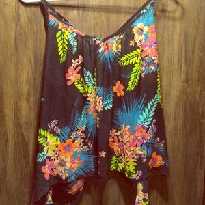 ♦️SOLD♦️ NWOT Floral Tank