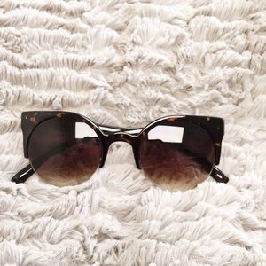 Tortoise sun glasses