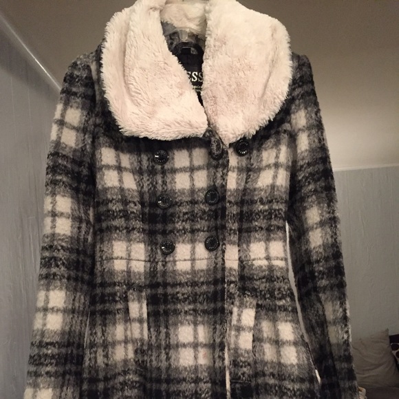 A size small, Guess , jacket. - Picture 2 of 4