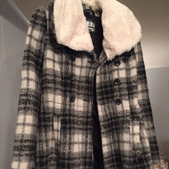 A size small, Guess , jacket. - Picture 3 of 4