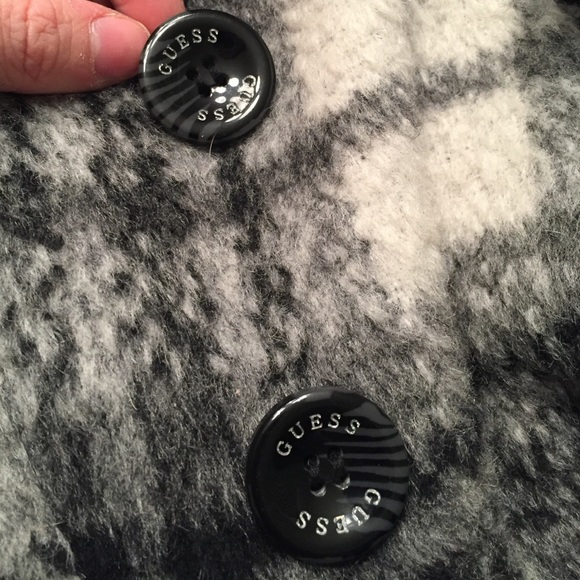 A size small, Guess , jacket. - Picture 4 of 4