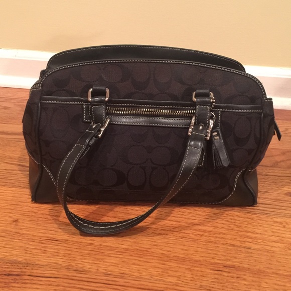 Coach Handbags - 📢2017 sale 📢 👜HP 12/9👜Black Coach purse