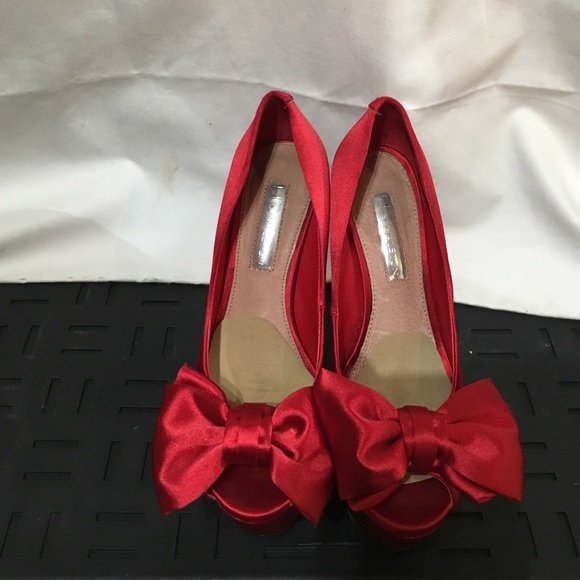 H by Halston red satin heels - Picture 1 of 4