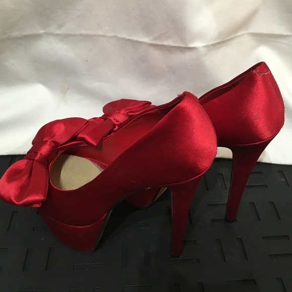 H by Halston red satin heels - Picture 3 of 4