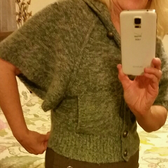 Gently used Bongo-Green hooded petite sweater
