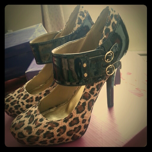 Leopard Pumps